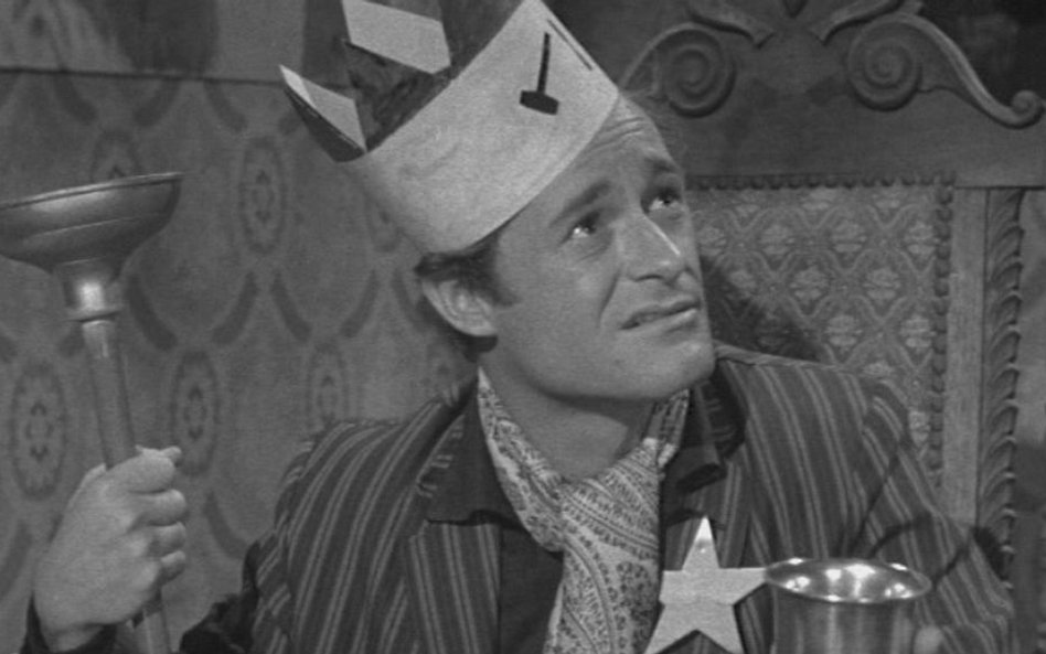 Dick Miller jako Walter Paisley w komediowym horrorze "Wiadro krwi" z 1959 roku