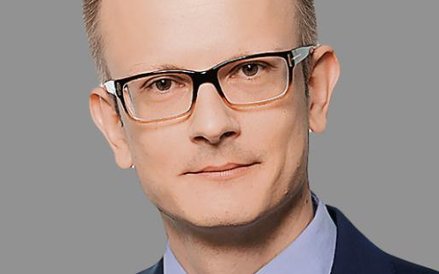 Przemysław Stobiński, ?radca prawny, starszy prawnik ?w Kancelarii CMS