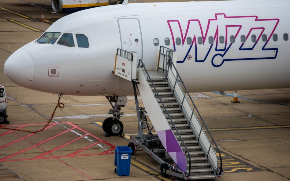 Węgierski Wizz Air znów poleci do Rosji, ale chce pomagać Ukraińcom