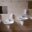 Mydło i ciepła woda w szkole