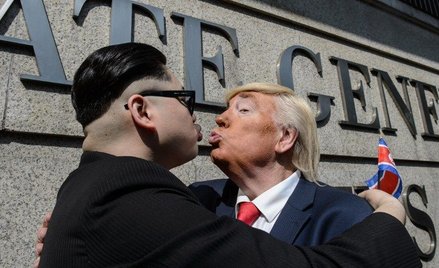 Donald Trump i Kim Dzong Un całowali się w Hong Kongu