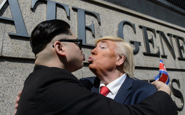 Donald Trump i Kim Dzong Un całowali się w Hong Kongu