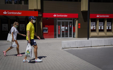 Santander po gigantycznej stracie ma zysk