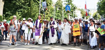 Pielgrzymki spowodują utrudnienia w ruchu na ulicach Warszawy