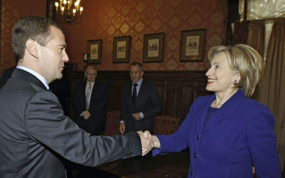 Hillary Clinton z prezydent Rosji Miedwiediewem