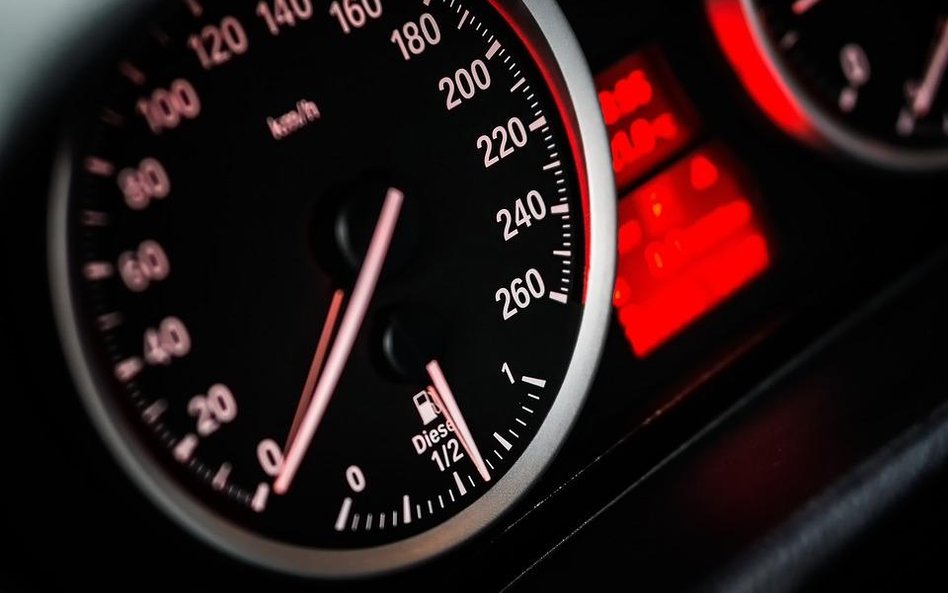 Nie każdy kto przekroczy prędkość o 50 km na godzinę straci prawo jazdy