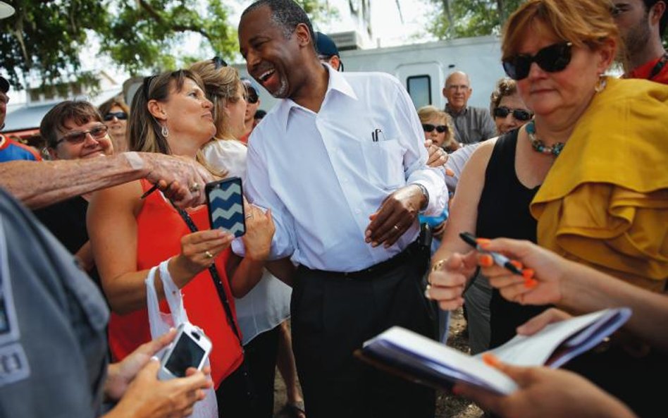 Ben Carson na spotkaniu w Mount Pleasant w Karolinie Południowej. Czym zdołał podbić tysiące republi