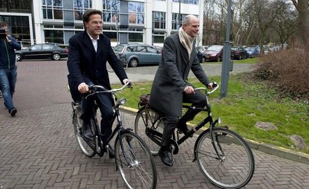 Premier Holandii Mark Rutte (z lewej)