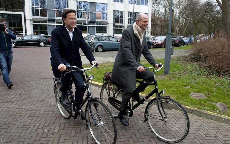 Premier Holandii Mark Rutte (z lewej)