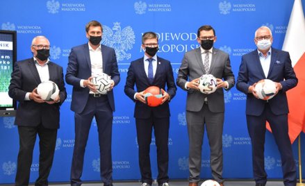 Szefowie trzech małopolskich klubów: Wisły Kraków,Cracovii i Bruk-Bet Termalica Nieciecza wraz z woj