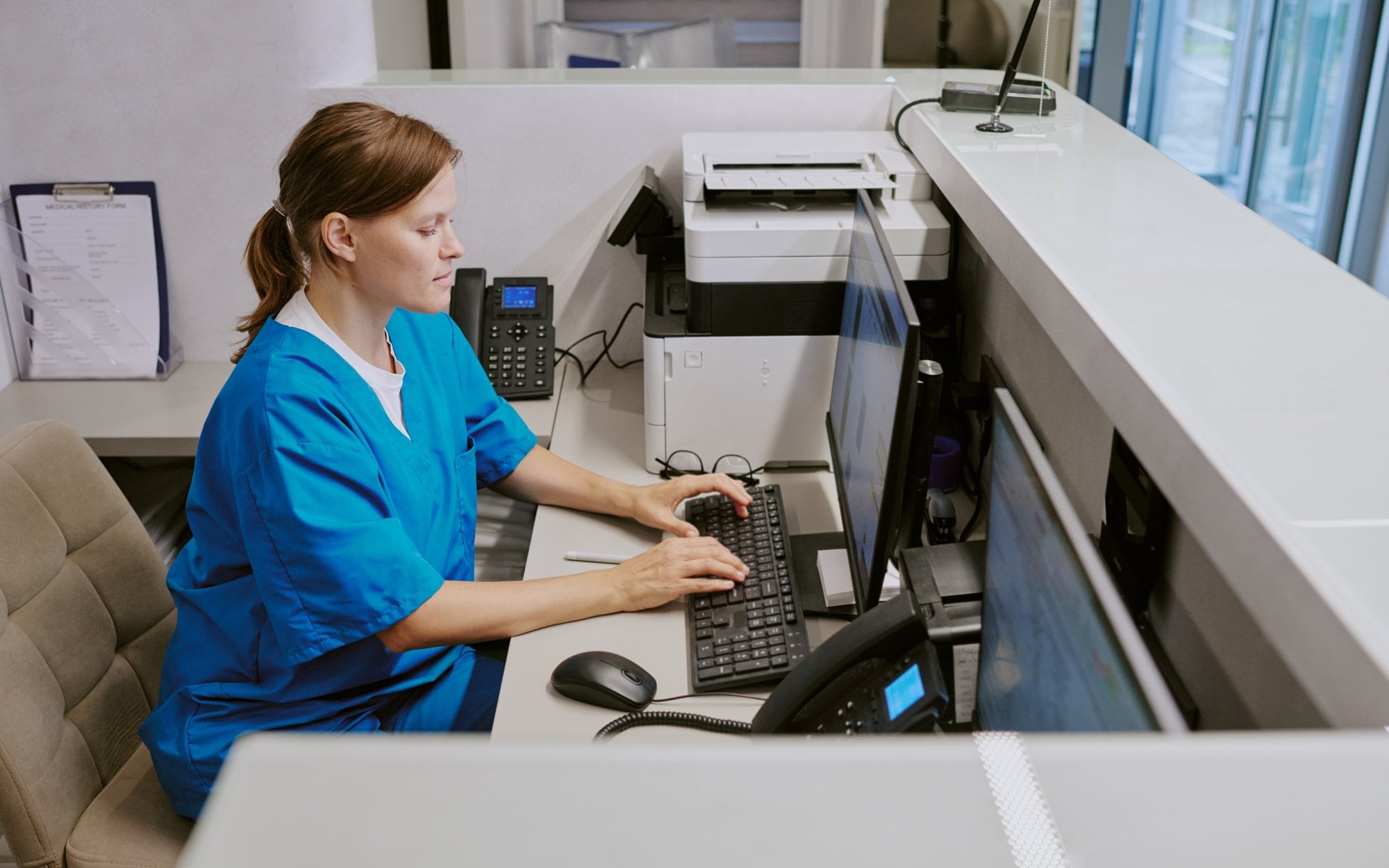 9081 zł z licencjatem i specjalizacją. W 2026 roku nowe pensje minimalne pielęgniarek