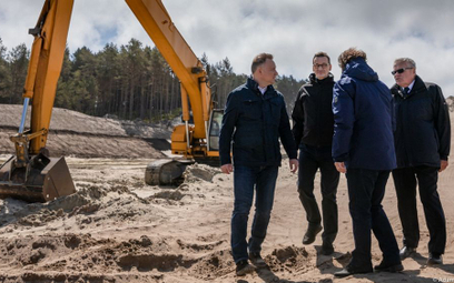 Kąty Rybackie, wizyta premiera Mateusza Morawieckiego oraz prezydenta Andrzeja Dudy na budowie kanał