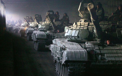 Rosyjskie czołgi w tunelu Roki na granicy Południowej Osetii