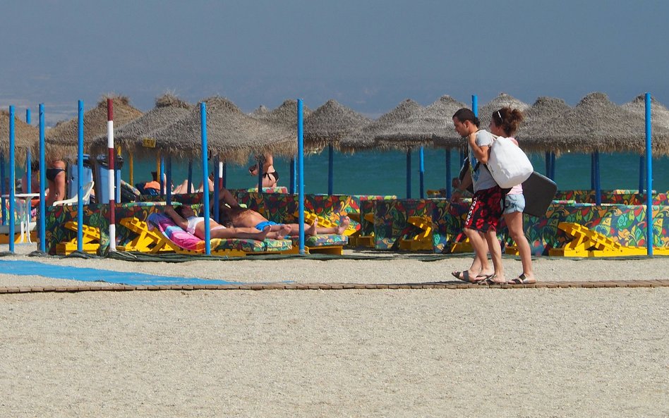 Najpopularniejszym sposobem wypoczywania podczas podróży pozostaje korzystanie z plaży i słońca. A c