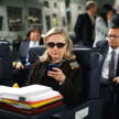 Hillary Clinton ceni sobie nowoczesne narzędzia komunikacji, ale powinna korzystać z nich nieco rozw
