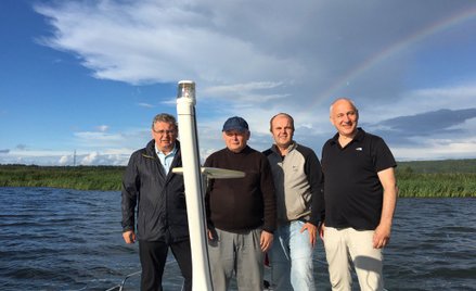 Joachim Brudziński umieszcza w sieci zdjęcia Jarosława Kaczyńskiego odpoczywającego na jachcie