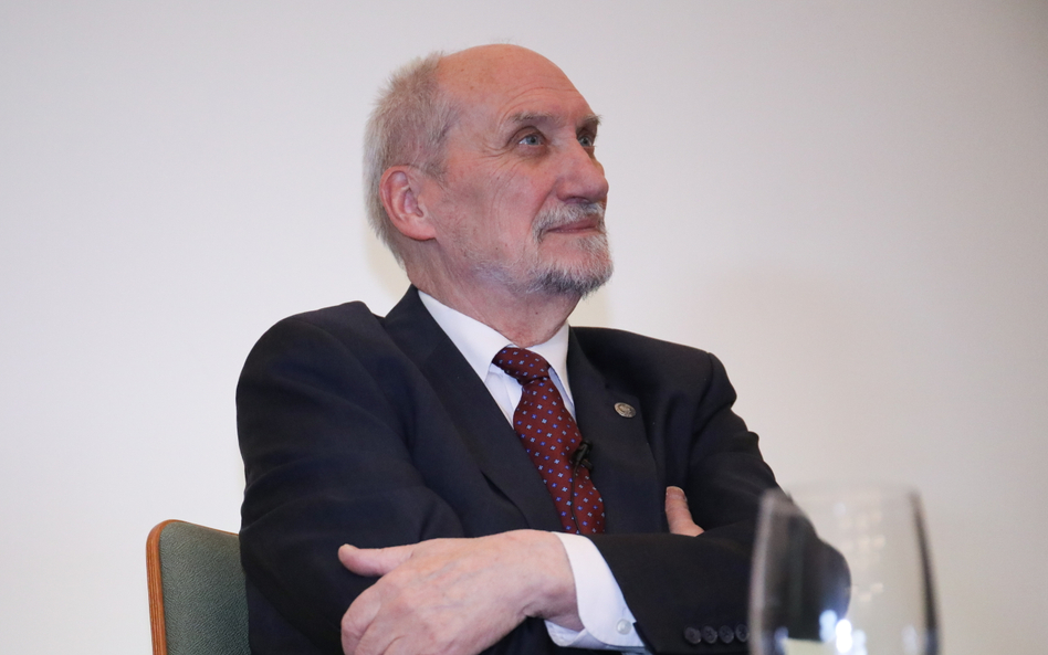 Marek Kozubal: Antoni Macierewicz niezłomnie walczy