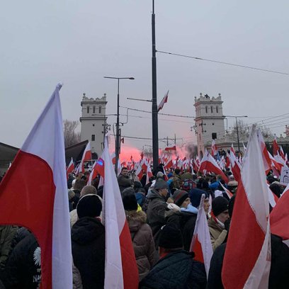 Wydane przez wojewodę rozporządzenie zakazuje nie tylko odpalania, ale nawet posiadania rac i innej 