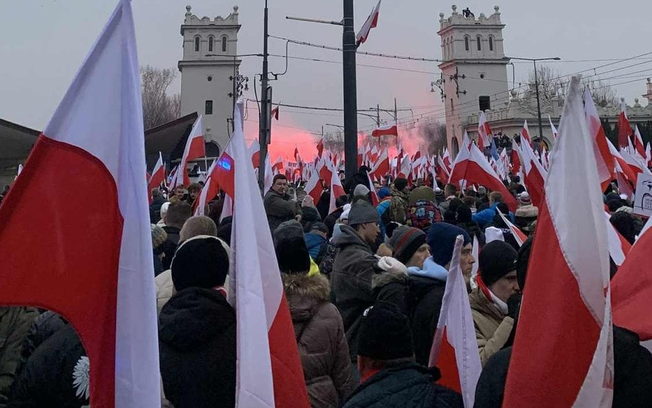 Wydane przez wojewodę rozporządzenie zakazuje nie tylko odpalania, ale nawet posiadania rac i innej 