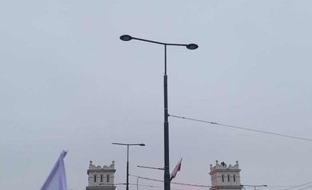 Wydane przez wojewodę rozporządzenie zakazuje nie tylko odpalania, ale nawet posiadania rac i innej 