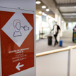 Koronawirus. Sondaż: Polacy podzieleni ws. "paszportów covidowych"