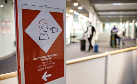 Koronawirus. Sondaż: Polacy podzieleni ws. "paszportów covidowych"