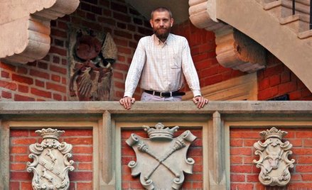 Marek Jerzy Minakowski, Doktor filozofii, prowadzi działania na pograniczu klasycznej humanistyki, i