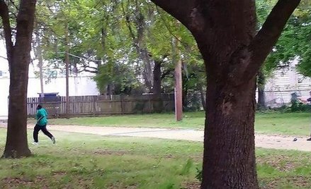 Osiem strzałów w plecy. Biały policjant zabił bezbronnego czarnoskórego