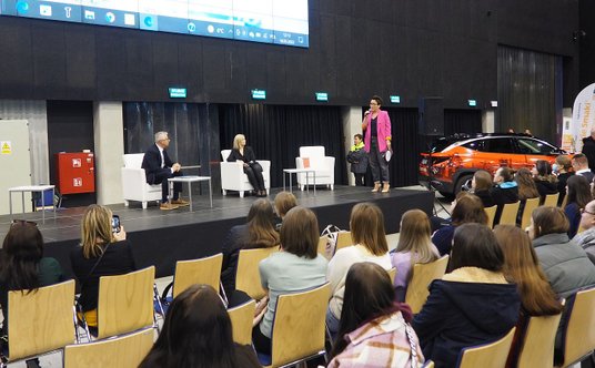 Agenci turystyczni z OSAT opowiadali młodzieży o sposobach wykorzystania w promocji mediów społeczno