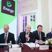 Konferencja prasowa w sprawie publikacji prospektu emisyjnego Energi. Z mikrofonem Mirosław Bielińsk