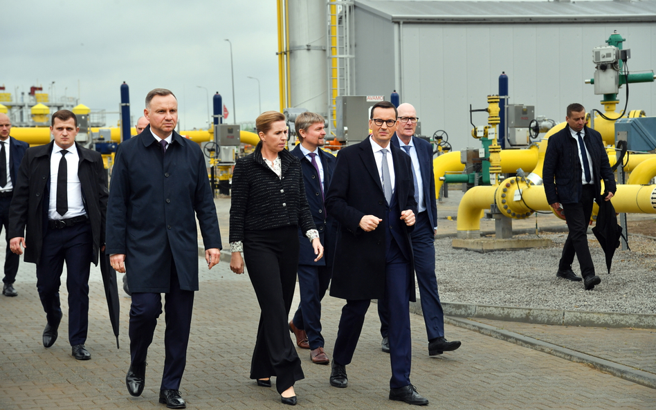 Prezydent RP Andrzej Duda (L), premier Danii Mette Frederiksen (C) i premier RP Mateusz Morawiecki (