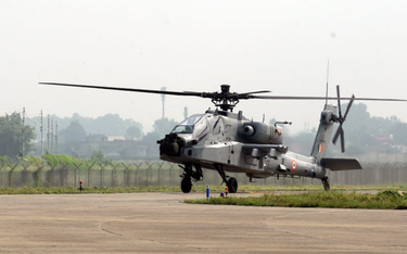 Jeden ze śmigłowców bojowych Boeing AH-64E Apache Guardian Sił Powietrznych Indii. Fot. Siły/Powietr