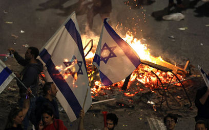 W nocy z niedzieli na poniedziałek protesty ogarnęły niemal cały Izrael