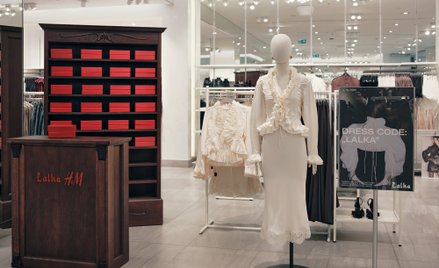 W sklepach H&M pojawiły się strefy specjalne nawiązujące do filmu „Lalka”.
