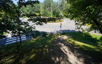 Nowe połączenie ma zastąpić nieformalny, wydeptany szlak na skarpie między ulicą Parysowską a wiaduk