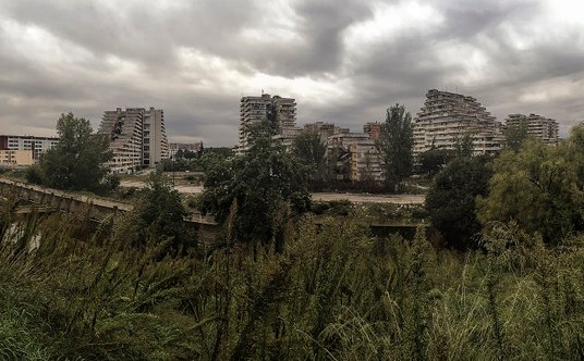 Słynne „żagle” Scampii – osiedle, które miało być wzorem nowoczesności.