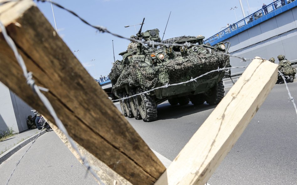 Żołnierze podczas ćwiczeń wojsk powietrznodesantowych państw NATO organizowanych w Polsce w ramach m