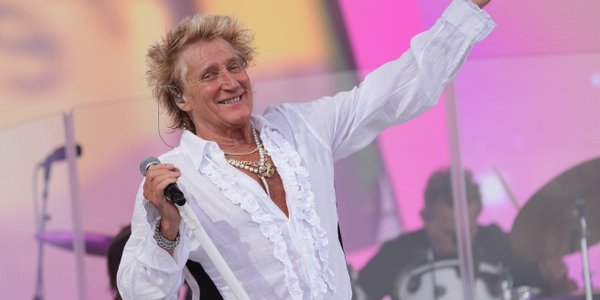 Rod Stewart pauses farewell tour after heart procedure