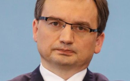 Zbigniew Ziobro, minister sprawiedliwości 31,8 (+3,6); 52,1 (-6,5)