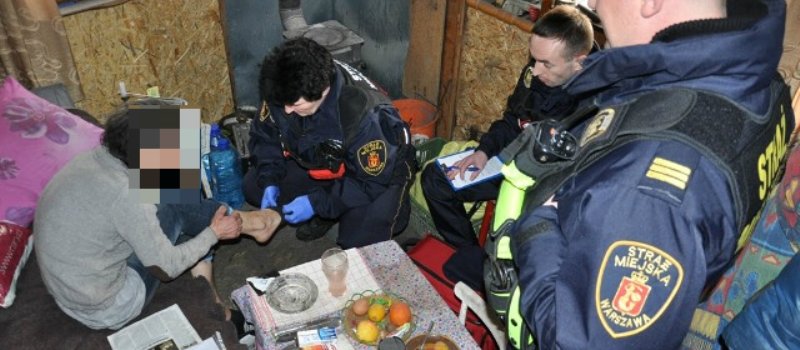 -15 stopni w Warszawie. Miasto uruchamia pełny system pomocy potrzebującym