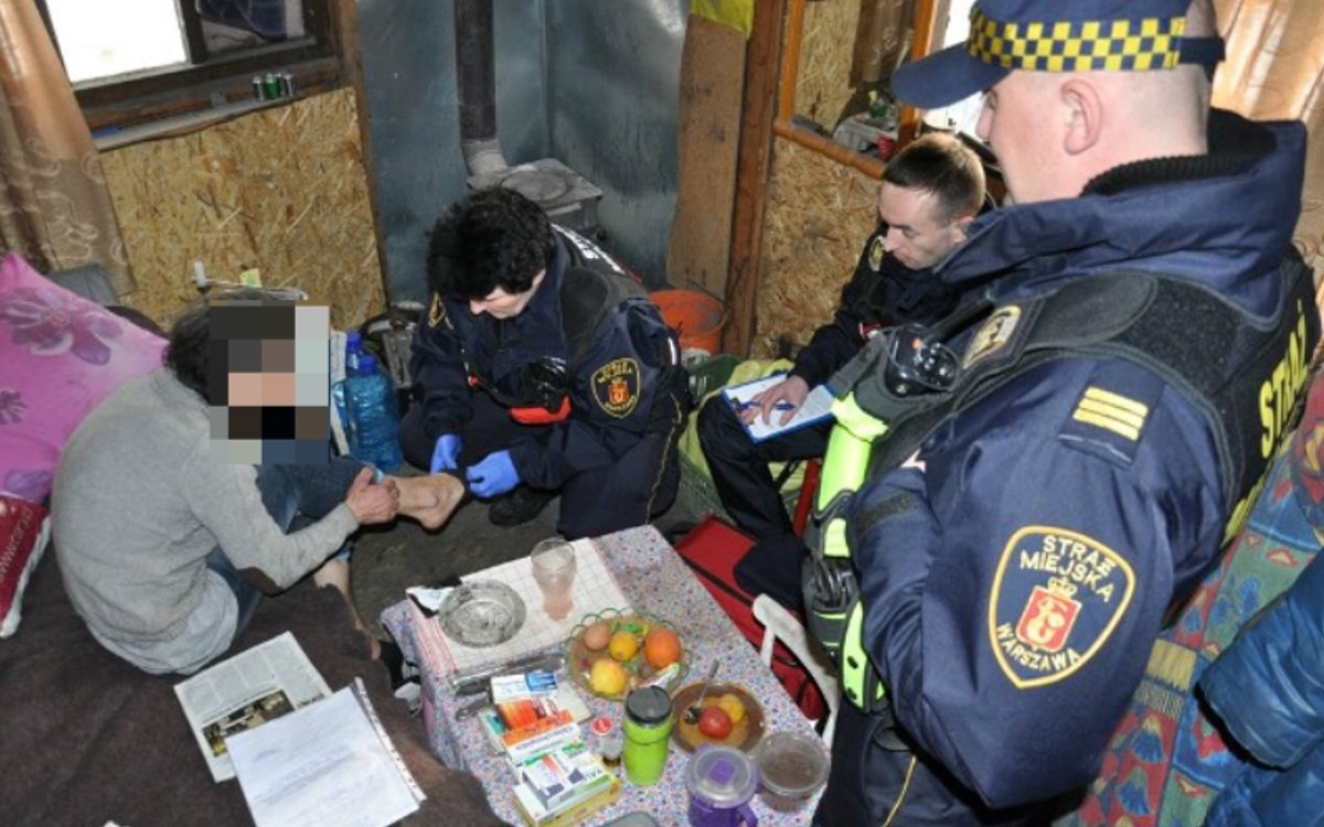 -15 stopni w Warszawie. Miasto uruchamia pełny system pomocy potrzebującym