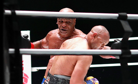Mike Tyson vs. Roy Jones Jr. Uczciwie zarobione pieniądze