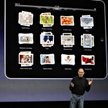 Steve Jobs, założyciel firmy Apple przedstawia swoje nowe dziecko - iPada