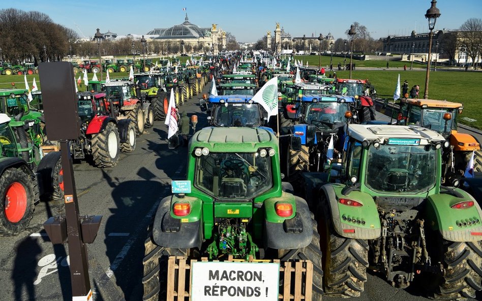 Protest rolników we Francji. Setki traktorzystów wjechało do Paryża