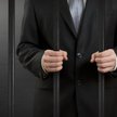 Financial Times: 10 bankowców w areszcie