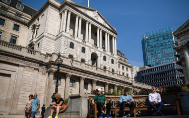 Bank Anglii trzyma kurs