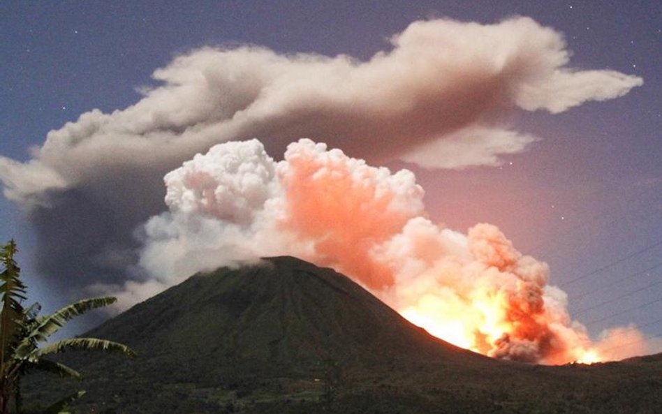 Erupcja wulkanu Mount Lokon
