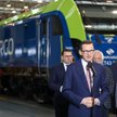 Premier Mateusz Morawiecki podczas wizyty w zakładach Newag S.A. w Nowym Sączu 18 maja 2023 r.