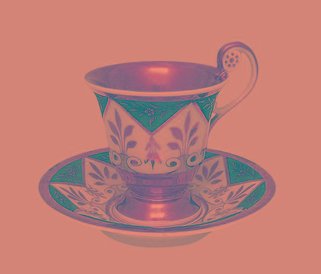 Od 600 zł licytowana będzie elegancka filiżanka z lat 1820–1840.