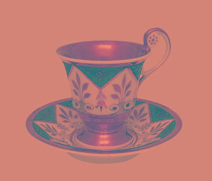 Od 600 zł licytowana będzie elegancka filiżanka z lat 1820–1840.